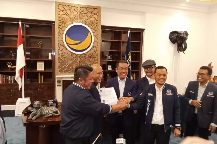 Yopi Karim menerima Surat Rekomendasi dari DPP Partai NasDem untuk Maju di Pilwako Lubuklinggau