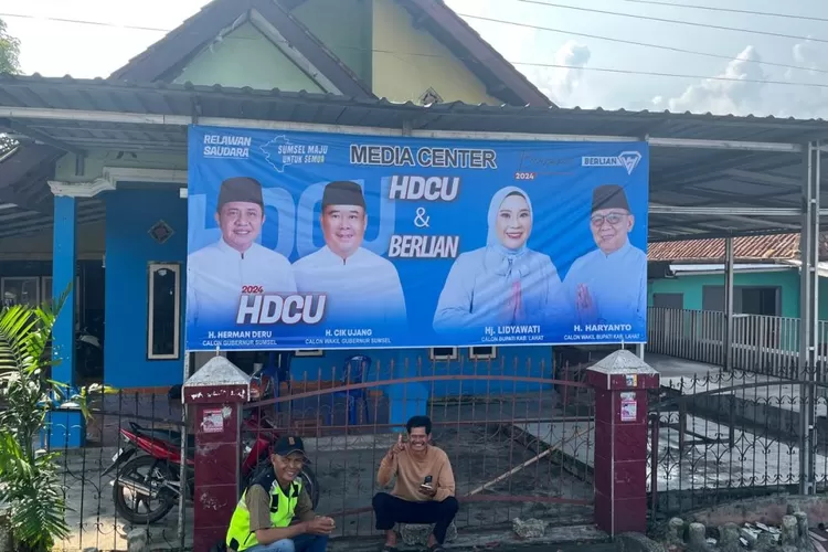 Posko Media Center Herman Deru dan Cik Ujang (HD-CU) serta Hj. Lidyawati dan H. Haryanto (Berlian) yang bertempat di Jalan Kolonel Burlian, Kelurahan Pasar Lama, Kabupaten Lahat