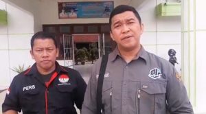 103 Tenaga Honorer Petugas Kebersihan di Dinas Lingkungan Hidup (DLH) Kabupaten Toba harus menerima kenyataan pahit. Gaji mereka untuk bulan Mei 2024 dipotong Rp 500 Ribu.