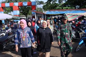 Pemerintah Kabupaten Musi Banyuasin (Muba) melalui Dinas Perdagangan dan Perindustrian Muba melakukan inspeksi mendadak (sidak) ke pasar tradisional Randik, Kamis (13/6/2024).