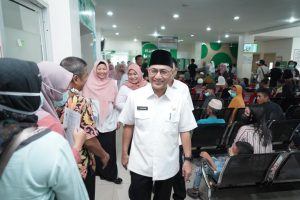 Hari pertama aktifitas kerja usai libur Idul Adha, Sekretaris Daerah Muba Apriyadi Mahmud, Rabu (19/6/2024) pagi tampak mendatangi RSUD Sekayu dan beberapa layanan kesehatan di Puskesmas.