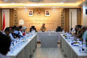 Ketua Komite III Dewan Perwakilan Daerah Republik Indonesia, Hasan Basri, saat memimpin Rapat Finalisasi Perumusan RUU Perubahan atas Undang-Undang Nomor 10 Tahun 2009 tentang Kepariwisataan