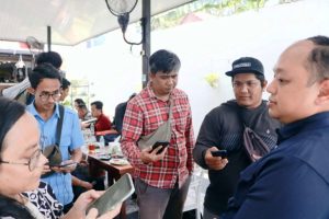 Manager Komunikasi PLN UID S2JB, Iwan Arissetyadhi, memberikan penjelasan pasca gangguan pada jaringan Saluran Udara Tegangan Ekstra Tinggi (SUTET) 275 KV Linggau-Lahat, hari Rabu tanggal 5 Juni 2024.