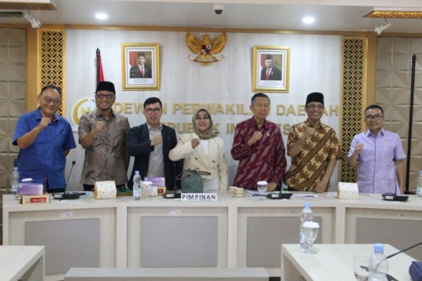 Badan Usaha Legislasi Daerah (BULD) Dewan Perwakilan Daerah (DPD) Republik Indonesia (RI) menggelar Rapat Dengar Pendapat Umum (RDPU) dengan mengundang pakar kebijakan pariwisata dari Universitas Indonesia (UI) dan Direktur Eksekutif Pemantauan Pelaksanaan Otonomi Daerah (Otda) guna membahas regulasi kebijakan pariwisata daerah