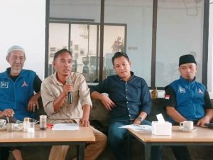 Dolly Reza, perwakilan Tim Advokasi Hukum YPM kepada wartawan, saat menggelar konferensi pers, pada hari Selasa tanggal 25 Juni 2024 di Kedai Kopi Apek Sekanak, Jalan Hang Tuah, Talang Semut, Kota Palembang.