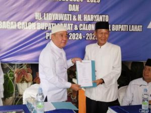 Bakal Calon Gubernur Provinsi Sumatera Selatan, Cik Ujang, Mengukuhkan Tim Pemenangan HD-CU dan Berlian, di bawah kepemimpinan Purnawarman Kias, hari Selasa tanggal 18 Juni 2024.