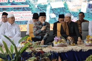 A Fatoni saat menghadiri Milad dan Tasyakuran pesantren Tahfizh Takhassus Darul Qur'an. Palembang, Sabtu (1/06/2024).