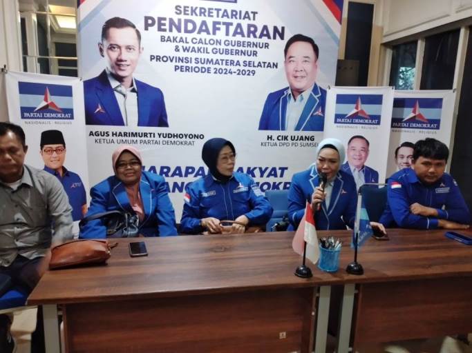 Bakal Calon Gubernur Provinsi Sumatera Selatan, Holda, saat memberikan keterangan kepada wartawan di Kantor DPD Partai Demokrat Sumsel, hari Rabu tanggal 12 Juni 2024.