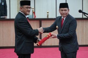 Elen Setiadi pada saat melantik Penjabat (Pj) Sekda Provinsi Sumatera Selatan Drs H Edward Chandra, MH , bertempat di Auditorium Graha Bina Praja, Jumat ( 19/7/2024).