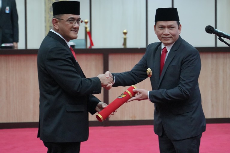 Elen Setiadi pada saat melantik Penjabat (Pj) Sekda Provinsi Sumatera Selatan Drs H Edward Chandra, MH , bertempat di Auditorium Graha Bina Praja, Jumat ( 19/7/2024).