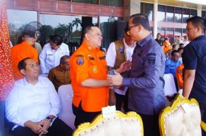 Pj Bupati Muba H Sandi Fahlepi mengikuti Apel dan Simulasi Karhutla Tingkat Provinsi Sumatera Selatan Tahun 2024, Sabtu (20/7/2024) di Lapangan Griya Agung Gubernur Sumsel.