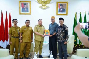 Audiensi pihak Majalah Nuansa Persada ke Pj Bupati Muba H Sandi Fahlepi, di Ruang Audiensi Bupati Muba, Selasa (23/7/2024).