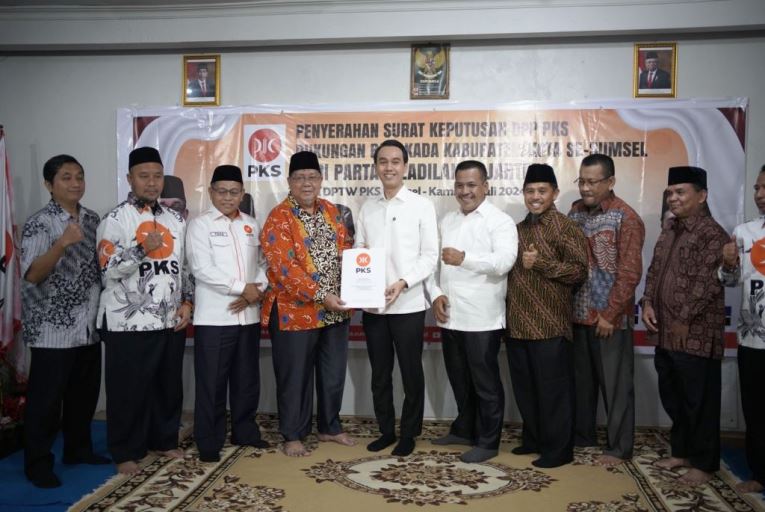 Partai Keadilan Sejahtera (PKS) resmi memberikan dukungan kepada Muchendi Mahzarekki dan Supriyanto untuk maju di Pemilihan Bupati (Pilbup) Kabupaten Ogan Komering Ilir (OKI) yang bakal digelar tanggal 27 November 2024 nanti.
