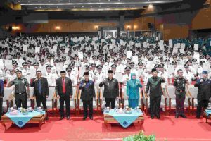 H Sandi Fahlepi lakukan Pengukuhan dan Penyerahan Secara Serentak Keputusan Bupati tentang Perubahan Masa Jabatan Kepala Desa dan Masa Keanggotaan BPD dalam Kabupaten Musi Banyuasin, Rabu (17/7/2024) di Opproom Pemkab Muba.
