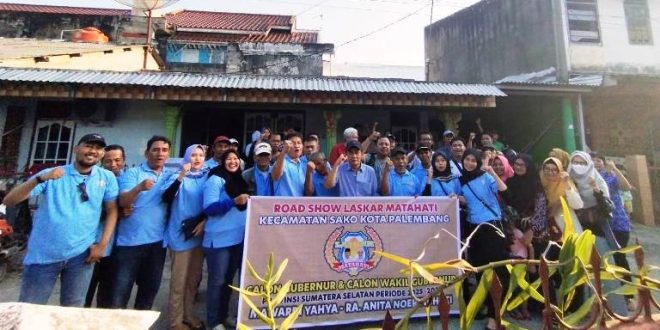 Relawan MATAHATI foto bersama setelah melakukan koordinasi dalam rangka memenangkan Mawardi Yahya dan R.A. Anita Noeringhati sebagai Gubernur dan Wakil Gubernur Provinsi Sumatera Selatan Periode 2024-2029. (Oyong Hairudin)