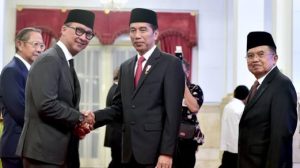 Presiden Republik Indonesia, Joko Widodo, pada hari Jum'at, tanggal 24 Agustus 2018, secara resmi melantik Agus Gumiwang Kartasasmita sebagai Menteri Sosial di Istana Negara, Jakarta. (foto : setneg.go.id)