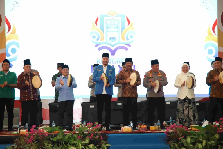 Elen Setiadi S.H., M.S.E mendampingi Menko Polhukam RI Marsekal TNI (Purn) Hadi Tjahjanto membuka Kongres Pergerakan Mahasiswa Islam Indonesia (PMII) ke XXI Tahun 2024 (JSC Palembang, Jumat 9/8/2024).