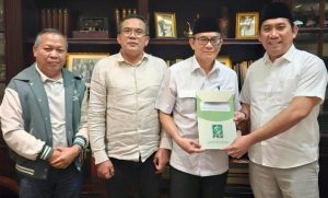 Heri Amalindo dan Popo Ali Martopo menerima Surat Keputusan dari Partai Kebangkitan Bangsa untuk maju pada Pemilihan Gubernur Provinsi Sumatera Selatan Tahun 2024. (MusiNews.id/Edi Triono)