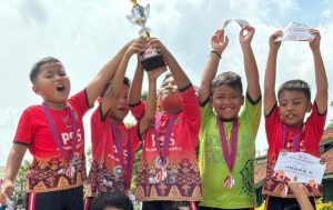 Sekolah Sepak Bola (SSB) Palembang Soccer Skills (PSS) juara 3 pada turnamen Hari Ulang Tahun (HUT) kemerdekaan Republik Indonesia (RI) U-9 tahun di Lapangan Sepak Bola Ajendam, Sekojo, Palembang, Minggu 11 Agustus 2024.