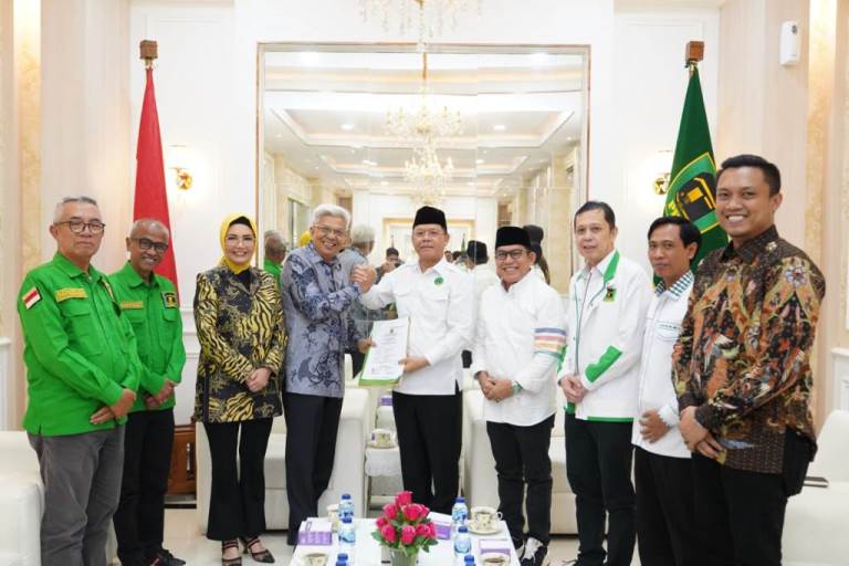 Mawardi Yahya dan R.A. Anita Noeringhati menerima dukungan dari Partai Persatuan Pembangunan untuk maju pada Pemilihan Gubernur Provinsi Sumatera Selatan tahun 2024. (MusiNews.id / Abdul Malik)