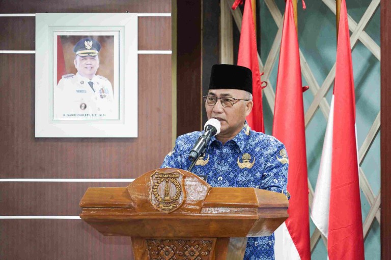 H Apriyadi Mahmud saat melakukan Pengukuhan Dewan Pengurus Korps Pegawai Republik Indonesia (KORPRI) Unit Perangkat Daerah di Lingkungan Kabupaten Musi Banyuasin, Senin (12/8/2024) di Auditorium Pemkab Muba.