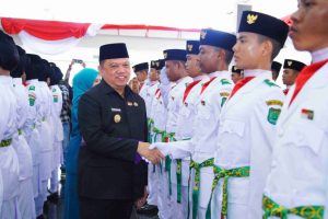 Sebanyak 75 Anggota Pasukan Pengibar Bendera Pusaka (Paskibraka) Kabupaten Musi Banyuasin tahun 2024 yang akan bertugas pada rangkaian HUT RI ke-79 di Bumi Serasan Sekate resmi dikukuhkan oleh Pj Bupati Muba H Sandi Fahlepi, di Pendopoan Griya Bumi Serasan Sekate, Kamis (15/8/2024).
