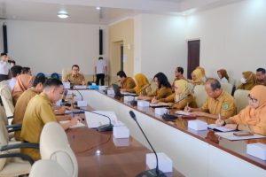 Pemkab Muba mengadakan rapat membahas program dalam penanggulangan kemiskinan, penghapusan kemiskinan ekstrem di Kabupaten Muba, Selasa (20/8/2024) di Ruang Rapat Randik.
