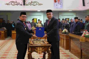 Ucok Abdulrauf Damenta secara langsung melantik di ruang parameswara Sekertariat Pemkot Palembang kamis (01/8).