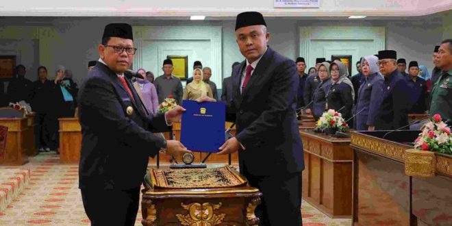 Ucok Abdulrauf Damenta secara langsung melantik di ruang parameswara Sekertariat Pemkot Palembang kamis (01/8).