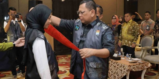 Pj Wali Kota A Damenta, secara langsung melakukan pelantikan kepengurusan Forum Anak se kota Palembang periode 2024-2026