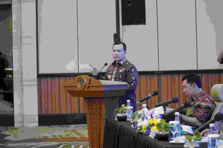 Elen Setiadi memimpin High Level Meeting & Capacity Building Bersama Tim Pengendali Inflasi Daerah (TPID) Provinsi/Kab/Kota Se- Sumatera Selatan. Bertempat di Ballroom Hotel Wyndam Palembang, Jumat (2/08/2024).