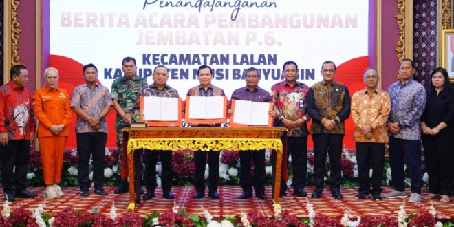 Penandatanganan Berita Acara Tindaklanjut Percepatan Perbaikan Jembatan (P6) Sungai Lalan Kecamatan Lalan Kabupaten Musi Banyuasin di Ruang Rapat Griya Agung Palembang, Jumat (30/8/2024)