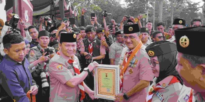 Upacara Peringatan Hari Pramuka ke-63 Kwartir Daerah Gerakan Pramuka Sumsel yang diikuti oleh 2000 orang pramuka siaga, penggalang, pramuka penegak dan pandega serta pembina bertempat di Griya Agung. Palembang,(19/08/2024).