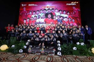 Bank Mandiri memberikan penghargaan kepada Tim U-19 Indonesia yang berhasil meraih juara di ajang ASEAN U-19 Boys Championship 2024