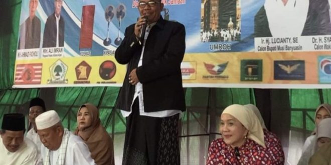 Bakal Calon Bupati (Cabup) Kabupaten Musi Banyuasin (Muba), Hj. Lucianty, menghadiri silaturahmi dengan warga di Desa Sri Mulyo, Kecamatan Tungkal Jaya, hari Minggu malam, tanggal 15 September 2024. (Detik Sumsel)