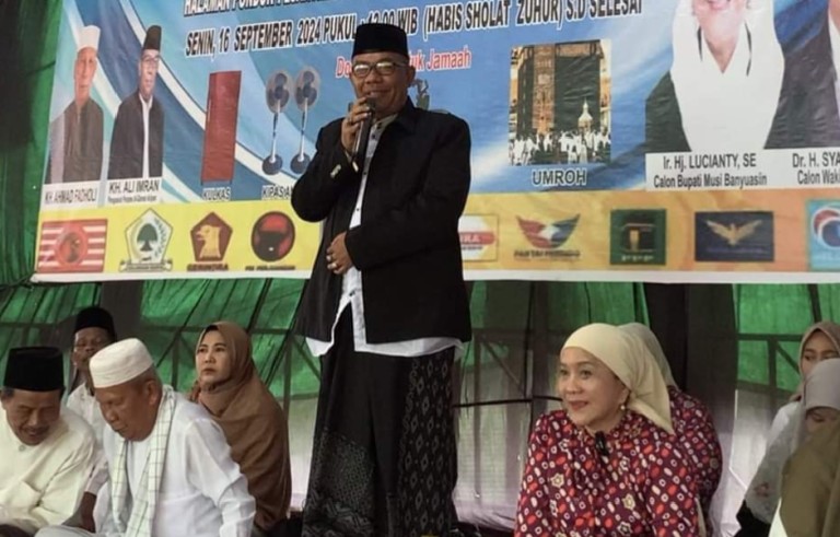 Bakal Calon Bupati (Cabup) Kabupaten Musi Banyuasin (Muba), Hj. Lucianty, menghadiri silaturahmi dengan warga di Desa Sri Mulyo, Kecamatan Tungkal Jaya, hari Minggu malam, tanggal 15 September 2024. (Detik Sumsel)
