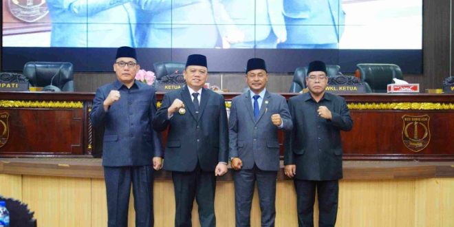 Bersama DPRD Kabupaten Musi Banyuasin, Pj Bupati Muba H Sandi Fahlepi, Senin (02/09/2024) bertempat di ruang rapat paripurna