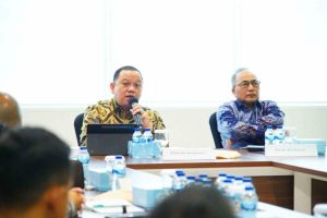 Rapat koordinasi dengan para stakeholder dan pemangku kepentingan dalam upaya percepatan pembangunan kembali Jembatan P6 Kecamatan Lalan yang ambruk akibat ditabrak tongkang perusahaan muatan batu bara, di Ruang Meeting Gedung INews, Jakarta Pusat, Kamis (5/9/2024).