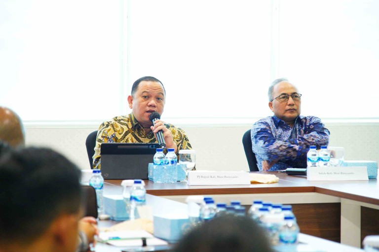 Rapat koordinasi dengan para stakeholder dan pemangku kepentingan dalam upaya percepatan pembangunan kembali Jembatan P6 Kecamatan Lalan yang ambruk akibat ditabrak tongkang perusahaan muatan batu bara, di Ruang Meeting Gedung INews, Jakarta Pusat, Kamis (5/9/2024).