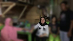 Hj. Lucianty, mengunjungi rumah siswa SMPN 5 Sekayu, korban bullying oleh teman satu kelasnya, yang sempat viral di Media Sosial (Medsos) beberapa hari lalu.