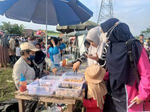 Puluhan pedagang kecil di Kecamatan Bayung Lencir mendapatkan keberkahan dengan digelarnya acara jalan santai dan senam bersama Hj. Lucianty dan H. Syaparuddin, Bakal Calon Bupati (Cabup) dan Calon Wakil Bupati (Cawabup) Kabupaten Musi Banyuasin (Muba) periode 2024-2029.