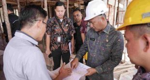 Progres pembangunan Kantor Camat Sungai Keruh disidak Sekda Apriyadi Mahmud, Kamis (19/9/2024) siang.