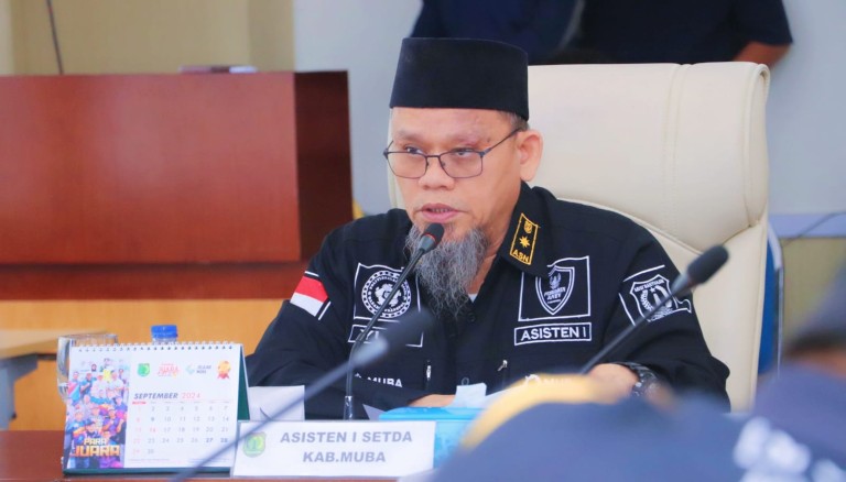 H Sandi Fahlepi yang diwakili oleh Asisten Pemerintahan dan Kesejahteraan Rakyat H Yudi Herzandi membuka Rapat Pemantapan Peringatan Hari Jadi ke-68 Kabupaten Musi Banyuasin Tahun 2024 bersama para perwakilan OPD , Forkopimda dan Prokopim di ruang rapat randik , jum’at (20/09/2024)