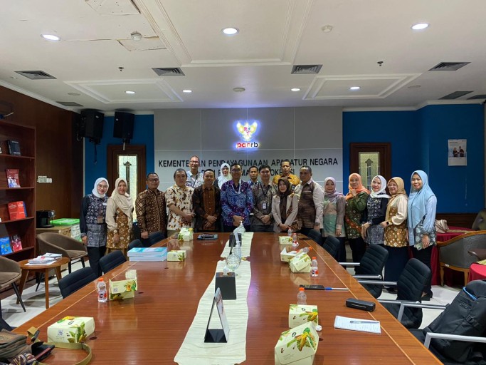 Acara tersebut dilaksanakan pada, Jum'at (20/9/2024) bertempat di Kementerian Pendayagunaan Aparatur Negara dan Reformasi Birokrasi Republik Indonesia, Jl. Jend. Sudirman Kav.69 – Jakarta.