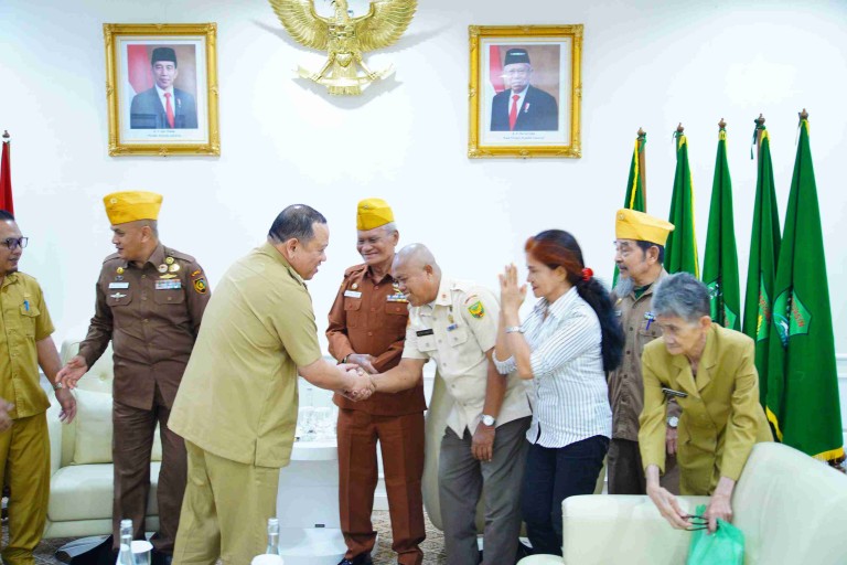H Sandi Fahlepi secara khusus menerima kunjungan Pengurus Legiun Veteran Republik Indonesia (LVRI) Provinsi Sumatera Selatan, di Ruang Audiensi Bupati Muba, Senin (23/9/2024).