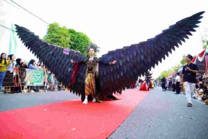 Karnaval seni budaya dan pawai kendaraan hias dalam rangka memperingati Hari Ulang Tahun Kabupaten Muba yang ke-68 tahun, Kamis (26/9/2024).