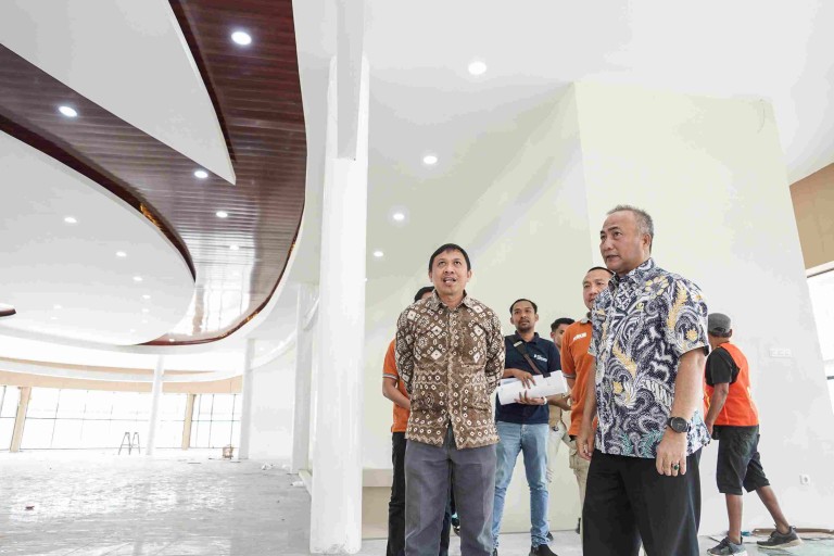 Sekretaris Daerah Apriyadi Mahmud, Jumat (27/9/2024) pagi sidak mengecek progres pembangunan gedung Labkesda dan rehab eks rumah pintar menjadi Mall Pelayanan Publik (MPP)