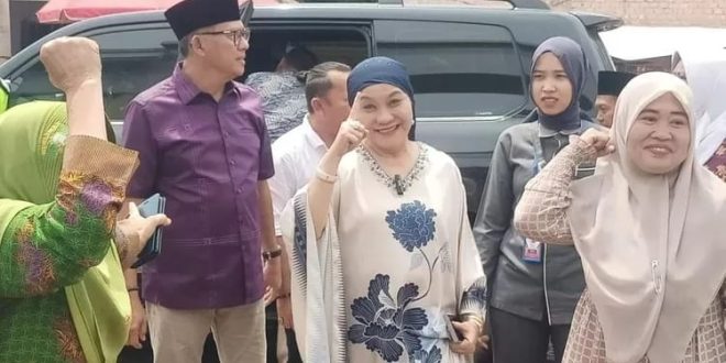 Hj. Lucianty, saat Tabligh Akbar bersama Muslimat dan Fatayat NU se Kecamatan Sungai Lilin, pada hari Minggu tanggal 29 September 2024 di Desa Teluk Kemang, Kecamatan Sungai Lilin.