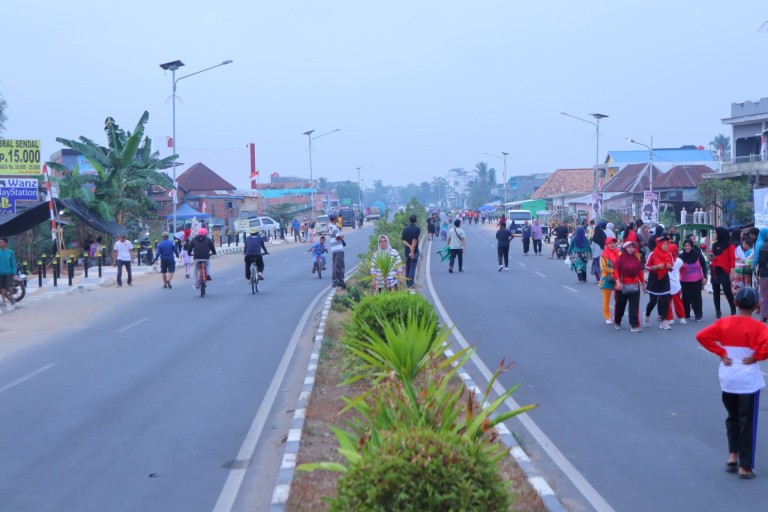 Wali Kota Palembang, Ucok Abdulrauf Damenta, meresmikan kawasan CFD car free day itu, Minggu (1/9/2024).