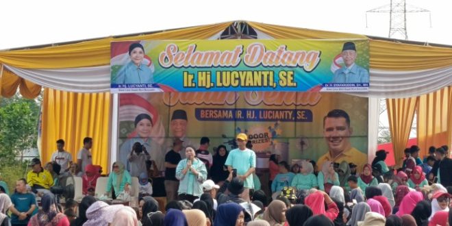 Lebih kurang 5.000 warga Kabupaten Musi Banyuasin (Muba), khususnya Kecamatan Bayung Lencir, mengikuti kegiatan jalan santai bersama Hj. Lucianty, bakal Calon Bupati Kabupaten Muba periode 2024-2029, hari Minggu tanggal 15 September 2024.